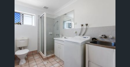 2 Bedroom unit with a verandah overlooking a park and water - Photo 4