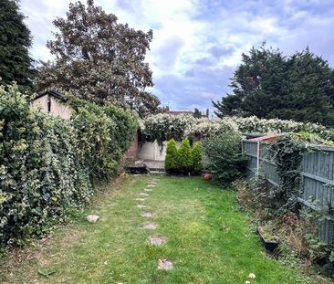 4 Bed Terraced House, Horns Road, IG6 - Photo 4