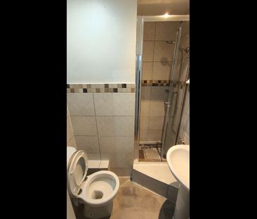 Studio Flat, High Street, W3 - Photo 2