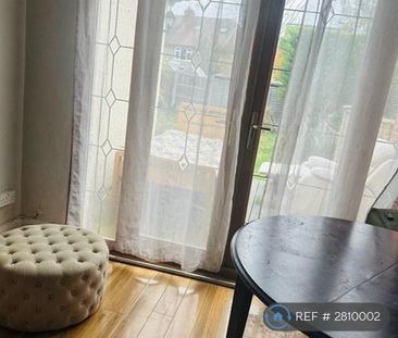 3 bedroom bungalow to rent - Photo 2