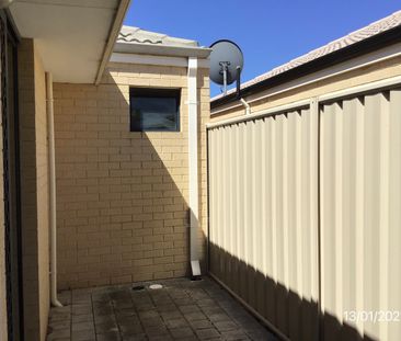 184 Pebble Beach Boulevard, Meadow Springs WA 6210 - House For Rent... - Photo 3