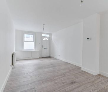 2 bedroom end of terrace house to rent - Photo 1