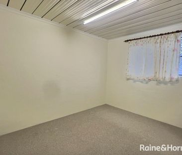 Large Family Home in Great Clinton Location! - Photo 2