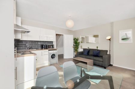 119 Candy Street-Room 2 - Photo 2