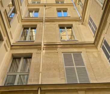 Location Appartement Paris 8 2 Pièces 44.2 m² - Photo 3
