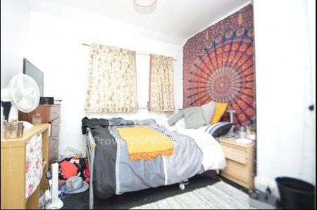 2 Bedroom Houses Rent in Leeds - Photo 4