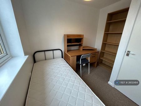 3 bedroom semi-detached house to rent - Photo 2