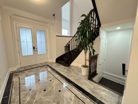 For Lease - 34 Manor Hampton Street, East Gwillimbury, Ontario - Photo 2