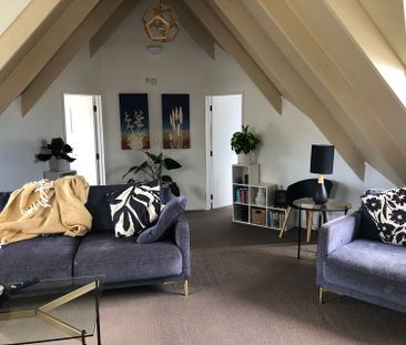 Cool home in Richmond Heights with great views - Photo 4