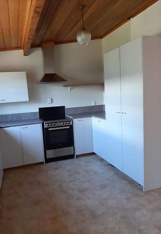 Villa on large sunny corner site - Photo 2