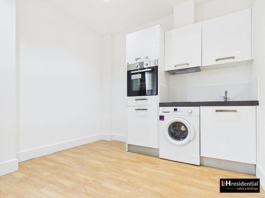 Studio to rent - Photo 1