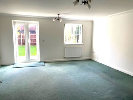 4 bedroom Link Detached - Campion Road, Hatfield - Photo 3
