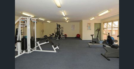 2 BEDROOM UNIT CLOSE TO MACQUARIE SHOPS AND TRANSPORT! - Photo 4