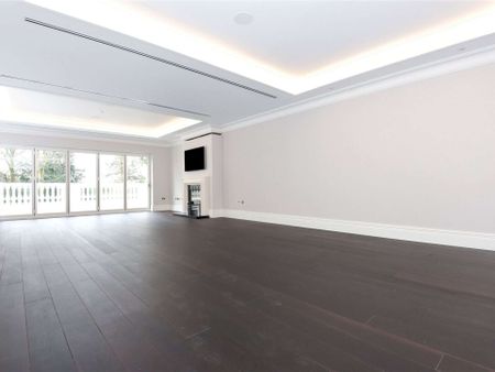 Luxury first floor apartment in a gated development of 10 - Photo 2