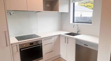 Immaculate townhouse in a quiet Avonside street with allocated carpark! - Photo 2