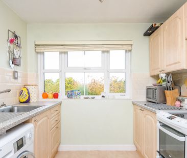 2 bedroom maisonette to rent - Photo 3