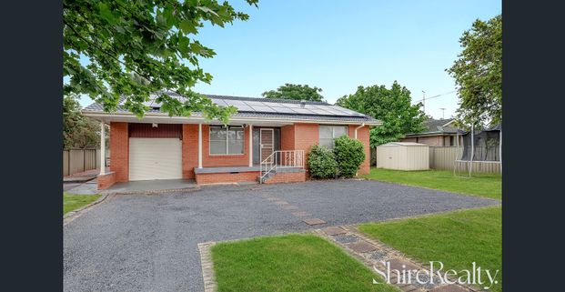 Family-friendly single level living - Photo 1