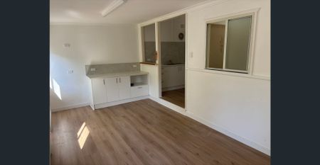 Beautifully 2-Bedroom Home - Short Walk to Terrigal Beach! - Photo 3