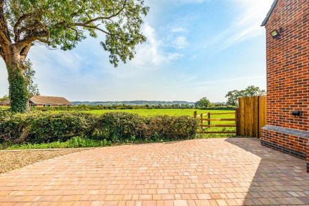 3 bedroom detached house to rent - Photo 4