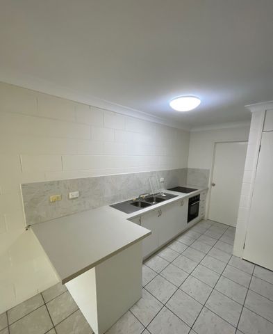 Low-Maintenance Living in a Prime Railway Estate Location - Photo 5