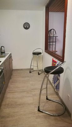 2-ZKB, vollmöbliert mit EBK & Balkon/Terrasse – barrierearm - Photo 1