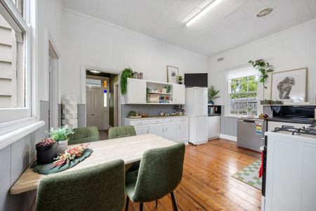 Character Filled, Renovated Home in the Heart of Ballarat Central - Photo 5