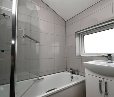 3 bedroom end of terrace house to rent - Photo 2