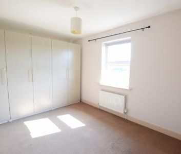 2 bedroom Terraced House To Let - Photo 3