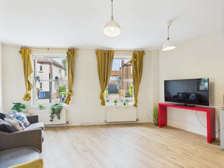 4 bedroom terraced house to rent - Photo 2