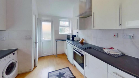 5 bedroom private hall to rent - Photo 4