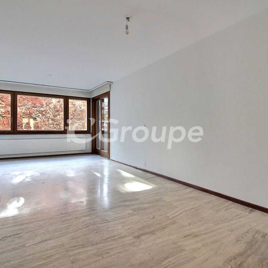 Spacious and quiet 4.5 room apartment + kitchen with separate balcony in Sion - Foto 1