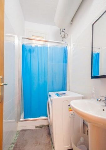 Glorieta de Ruiz Giménez, Madrid, Community of Madrid 28015 - Photo 5