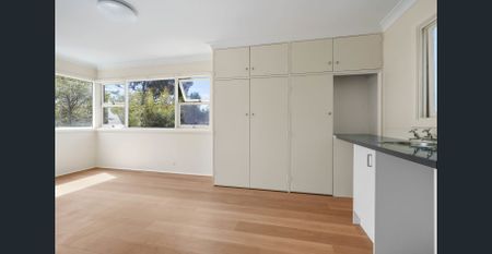 RENOVATED 3 BEDROOM FAMILY HOME - Photo 5