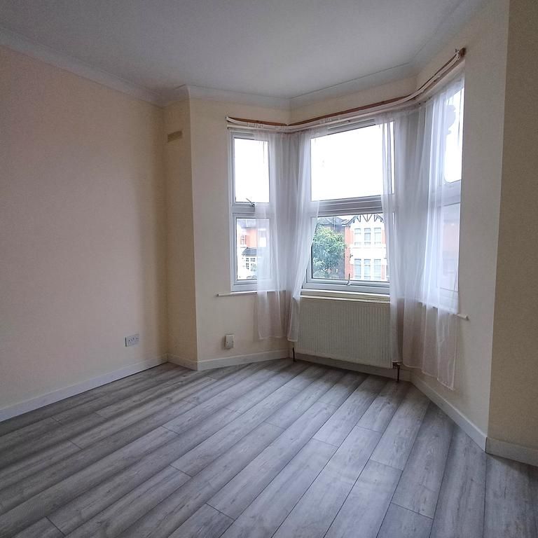 3 bedroom flat to rent - Photo 1