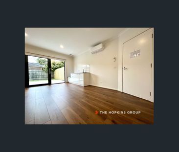 New generation studio living - at its best! - Photo 3