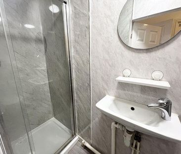 2 bedroom ground floor flat to rent - Photo 5