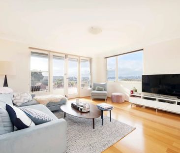 Modern Top-Floor Apartment with Panoramic Harbour Views and City Sk... - Photo 5