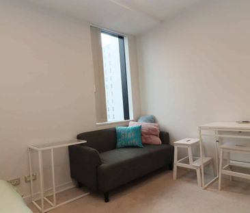 Stunning Central Apartment for Rent! - Photo 1