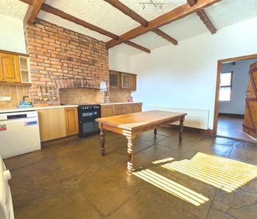 2 Bedroom Terraced To Let - Photo 2