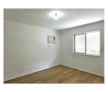 Charming 3-Bedroom, 1-Bathroom Home for Rent in Valley View - Photo 3