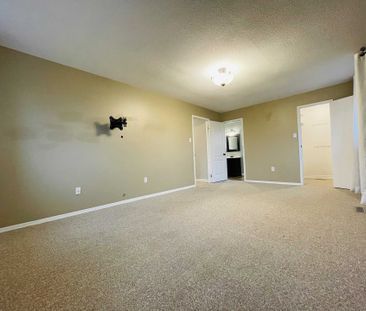 For Lease - 909 Ferndale Crescent, Newmarket, Ontario - Photo 5