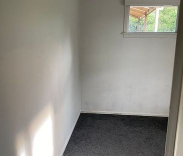 HOUSE FOR RENT IN MT ROSKILL - Photo 5