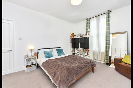 2 Bed Flat, Franciscan Road, SW17 - Photo 4
