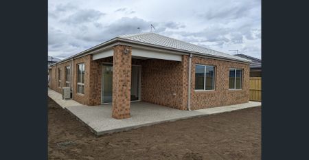 Contemporary, comfortable, convenient living in Armstrong Creek - Photo 2