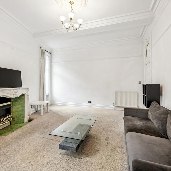 4 bedroom flat to rent - Photo 1