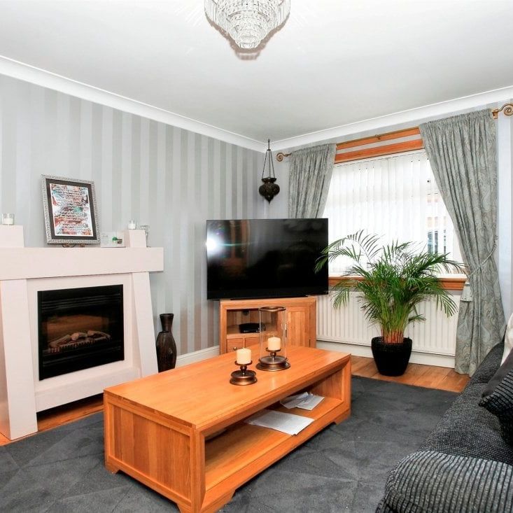 PETERBOROUGH - Photo 1