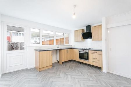 3 bedroom terraced house to rent - Photo 5