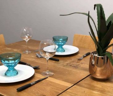 Deluxe Bedroom - Photo 5