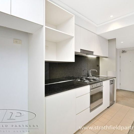 This modern studio apartment is located in the popular "QUADRANT" complex. - Photo 1