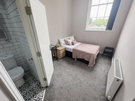 1 bedroom in a house share to rent - Photo 4